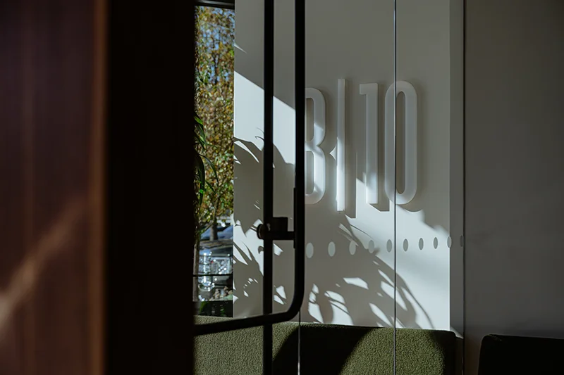 About Broadway 10 Bar and Chophouse in Cherry Creek