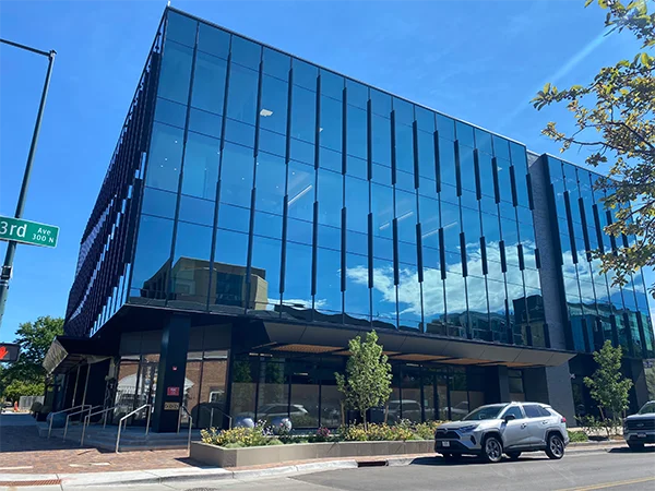 About Broadway 10 Bar and Chophouse in Denver Cherry Creek